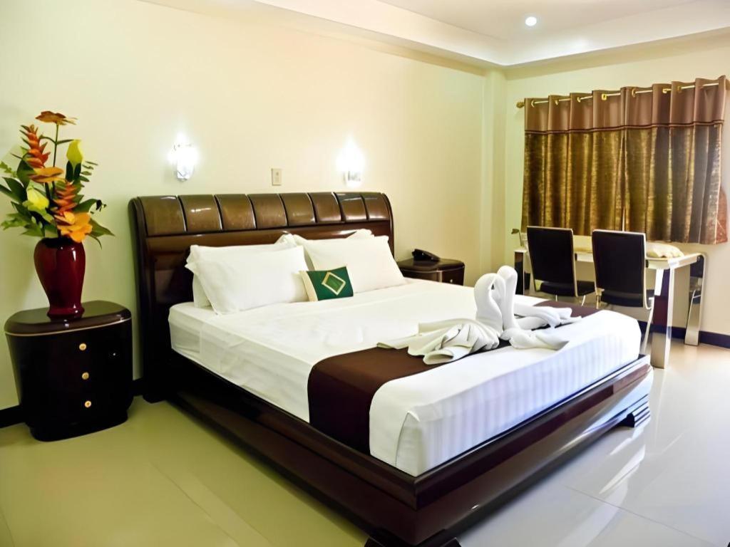 The Premiere Business Hotel Kalibo Buitenkant foto