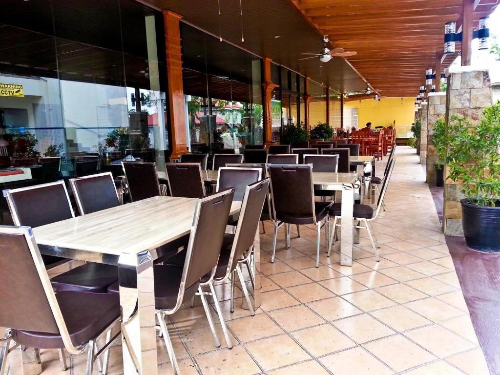The Premiere Business Hotel Kalibo Buitenkant foto