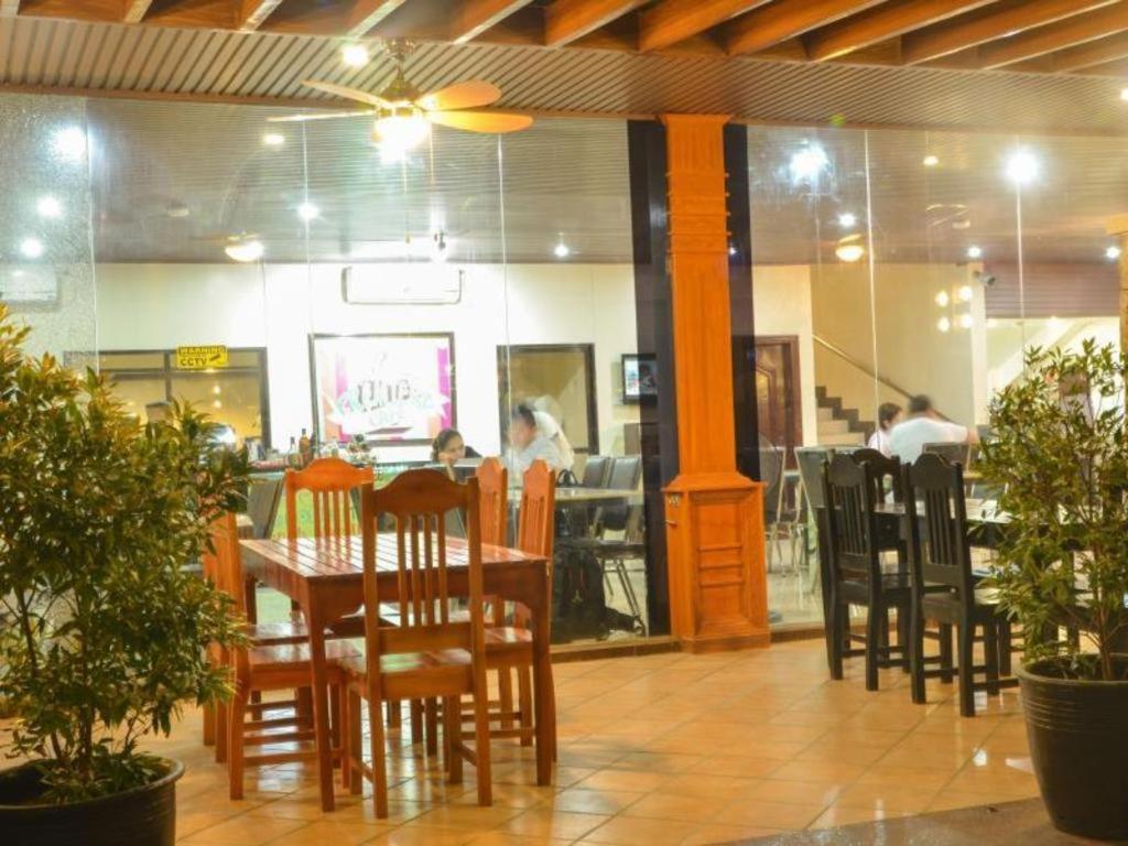 The Premiere Business Hotel Kalibo Buitenkant foto